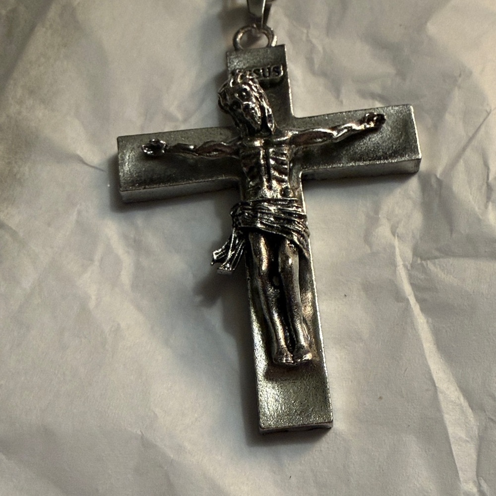 Silver Crucifix Pendant 22 inch chain new